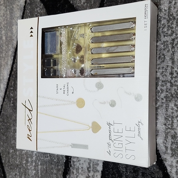 NEXT STYLE D.I.Y SIGNET STYLE JEWELRY STAMP 6 METAL CHARMS - Picture 1 of 13